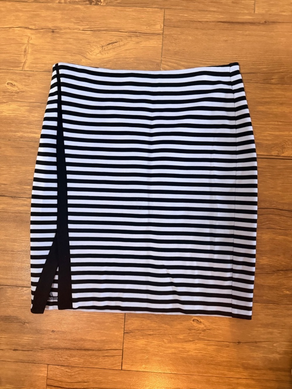 J. McLaughlin Striped Pencil Skirt Size 6 Blue Knee Length Preppy Office